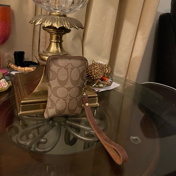 Coach, please check all picture of condition - Picture 6 of 17